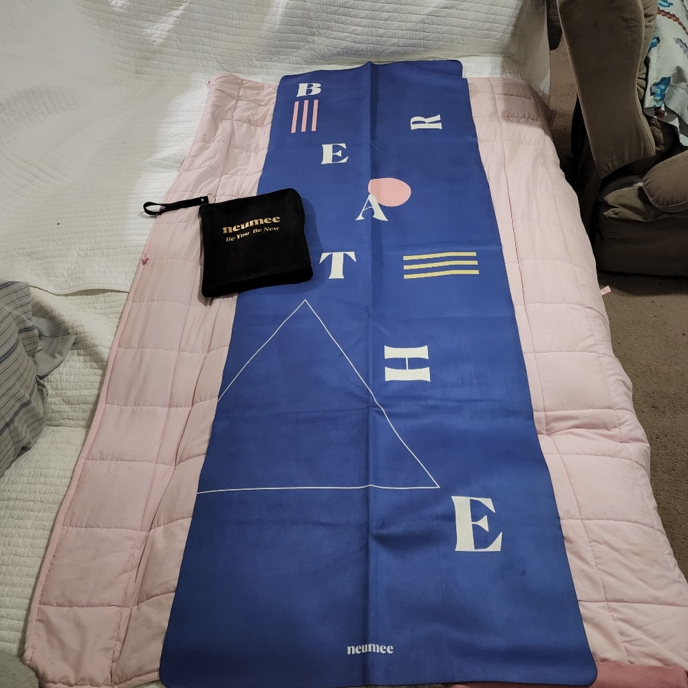 Neumee Yoga Mat with carrying case
